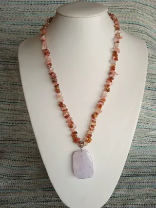 Collar de piedras naturales