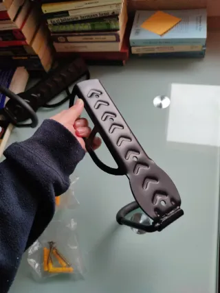 Gancho para colgar bicicletas o patines eléctricos