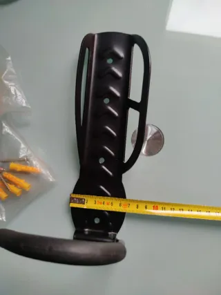 Gancho para colgar bicicletas o patines eléctricos