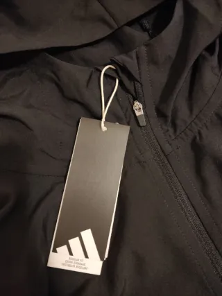 Chaqueta deportiva Adidas negra