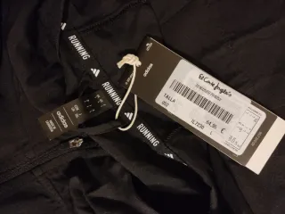 Chaqueta deportiva Adidas negra