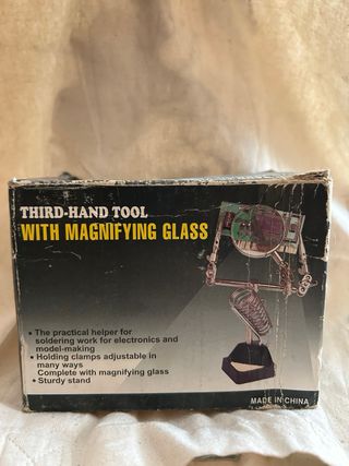Strumento terza mano con morsetti