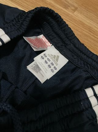 Pantalones deportivos Adidas negros y azules