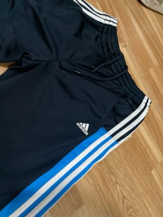 Pantalones deportivos Adidas negros y azules