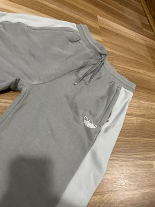 Pantalones deportivos Adidas Originals grises