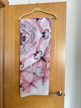 Pañuelo H&M gasa estampado mariposas