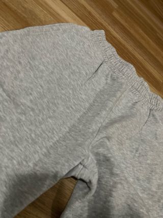 Pantalones de chándal Fila grises con detalles