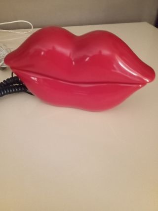 Telefono a forma di bocca