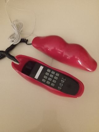 Telefono a forma di bocca
