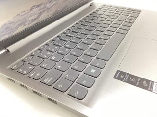 pc portatil lenovo 81w1