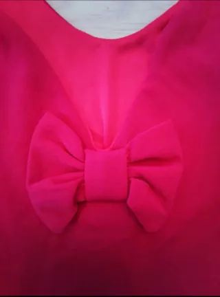 Vestido vermelho com mangas franzidas