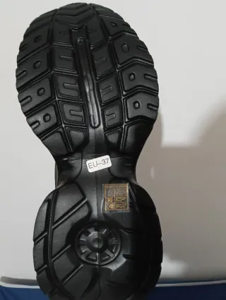 Zapatillas de seguridad negras y grises