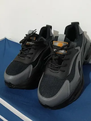 Zapatillas de seguridad negras y grises