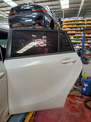 PUERTA TRASERA IZQUIERDA TOYOTA VERSO (AUR2/ZGR2)