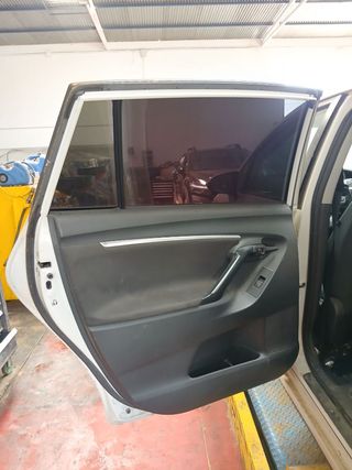 PUERTA TRASERA IZQUIERDA TOYOTA VERSO (AUR2/ZGR2)