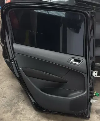 Puerta trasera izquierda Peugeot 308