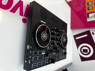 Mesa DJ Numark Party Mix