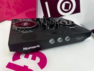 Mesa DJ Numark Party Mix