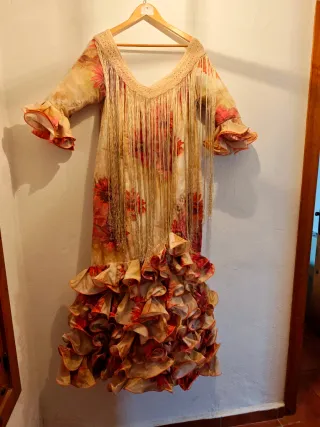 Traje Flamenca Estampado Beige y tonos calidos