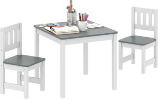 Conjunto de Mesa y 2 Sillas para Niños de 3 a 8 Años, Mesa para Niños con Sillas con Respaldo de Listones, Esquinas Redondeadas, en Madera de Pino y MDF para Habitación y Sala de Estar, Gris y Blanco