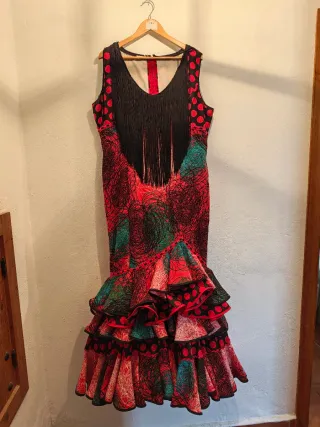 Traje Flamenca Estampado Sin Mangas.