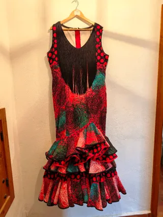 Traje Flamenca Estampado Sin Mangas.