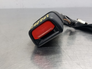 ENGANCHE CINTURON TRASERO IZQUIERDO TOYOTA YARIS