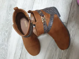 Botines Michael Kors Marrones con Logo