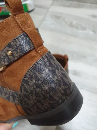 Botines Michael Kors Marrones con Logo