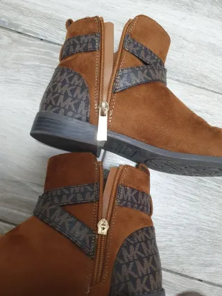 Botines Michael Kors Marrones con Logo