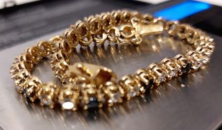 Pulsera b. Oro 18k y plata de ley 925 y 42 zafiros