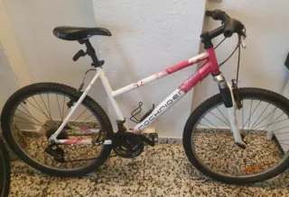 Bicicleta Rockrider Blanca y Rosa