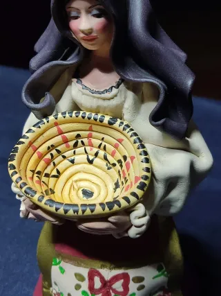 Statuina ceramica sarda firmata Sanfilippo anni 70