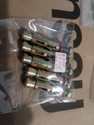 Tasselli metallici assortiti