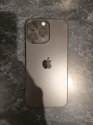 iPhone 15 Pro Max 256GB Negro – solo cristal roto.