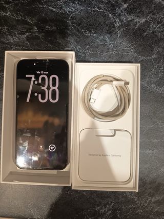 iPhone 15 Pro Max 256GB Negro – solo cristal roto.