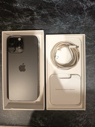 iPhone 15 Pro Max 256GB Negro – solo cristal roto.