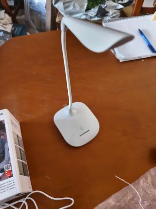 InnovaGoods® Lámpara LED de mesa Lum2go con 3 niveles de intensidad, luz blanca y luz cálida, ideal para mesita de noche, escrit