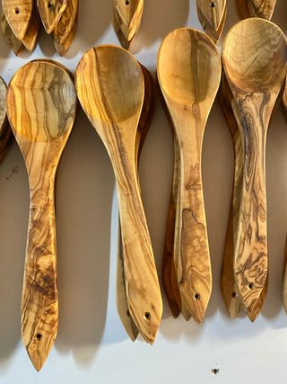 Cuchara de madera de olivo artesanal