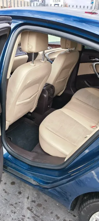 Opel Insignia 2011, muy bien cuidado.