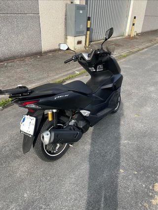 Honda PCX DX 125cc Negra 2025