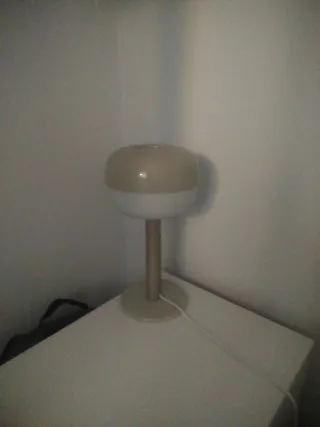 Lámpara de mesa moderna