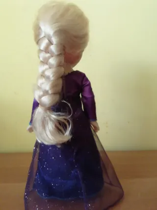 Bambola Elsa Frozen - Abito Viola Scintillante lum