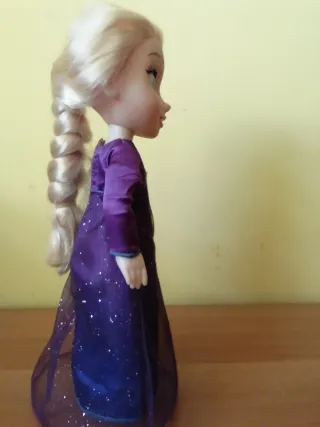 Bambola Elsa Frozen - Abito Viola Scintillante lum