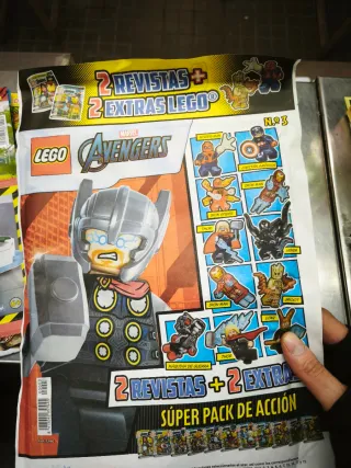 Pack lego Marvel Avengers. 2 revistas y 2 extras .