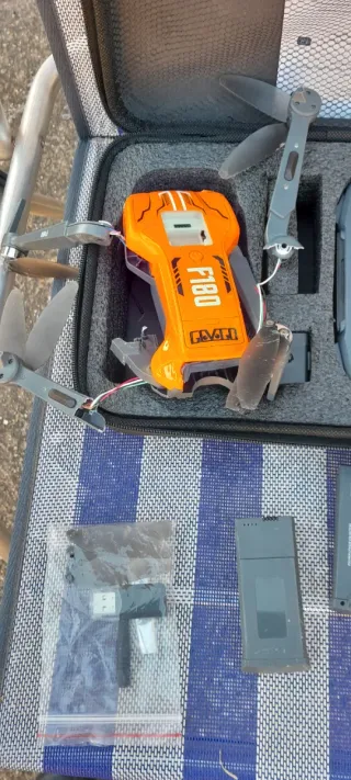 2 Batterie per Droni + Droni Danneggiato