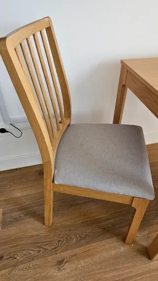 Mesa de comedor y 2 sillas de madera IKEA