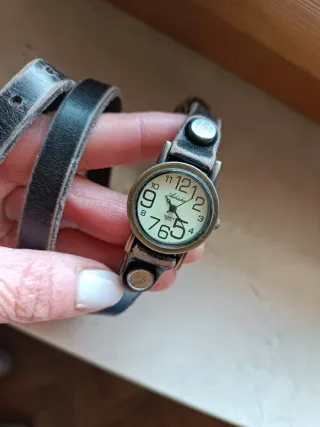 Orologio da polso marrone e ottone imbrunito