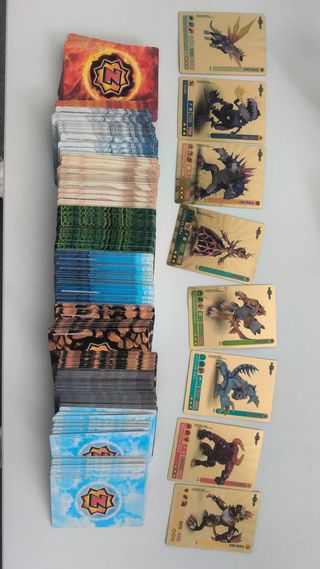 Lote Invizimals: 359 Cromos + 8 Dorados