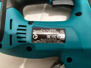 Sierra de calar Makita con batería